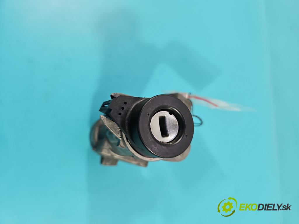 Audi A4 B6 2000-2004 1.9 TDI 131 HP manual 96 kW 1896 cm3 4- Spínačka 4B0905851C (Spínacie skrinky a kľúče)