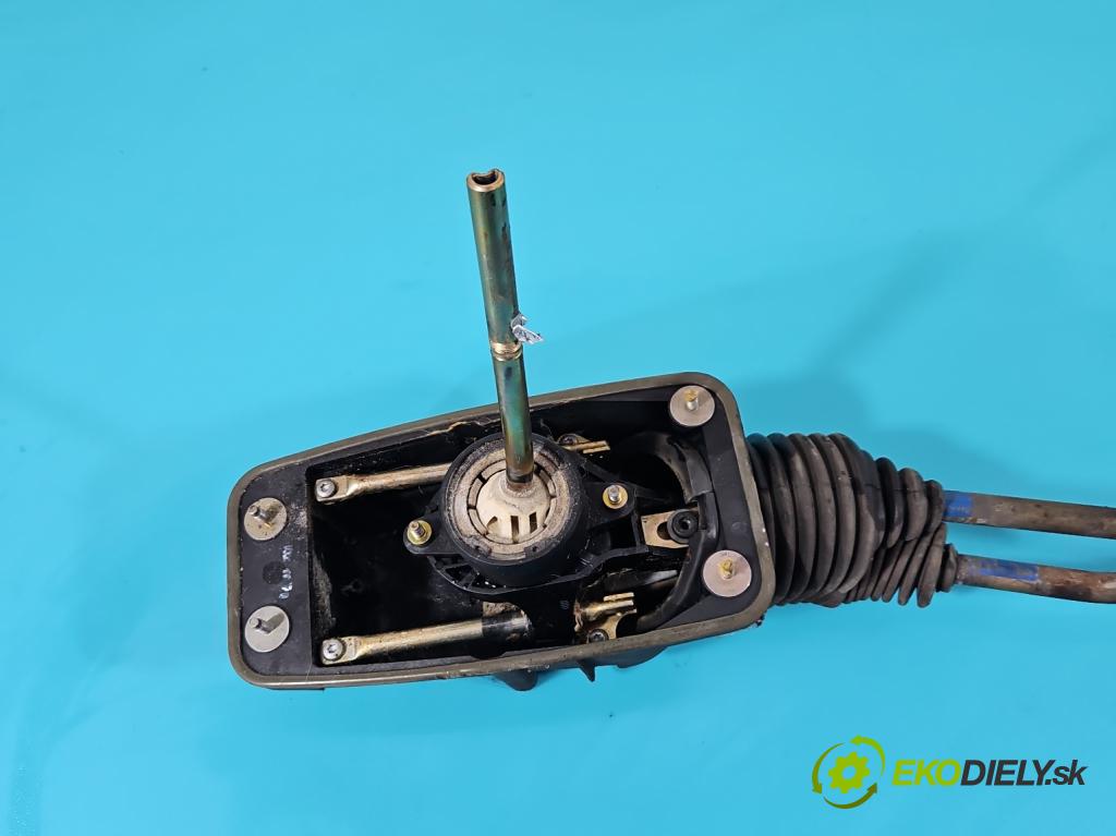 Audi A4 B6 2000-2004 1.9 TDI 131 HP manual 96 kW 1896 cm3 4- Páka: Změny: stupeň,rýchlosť 8E0711025 (Rýchlostné páky / kulisy)