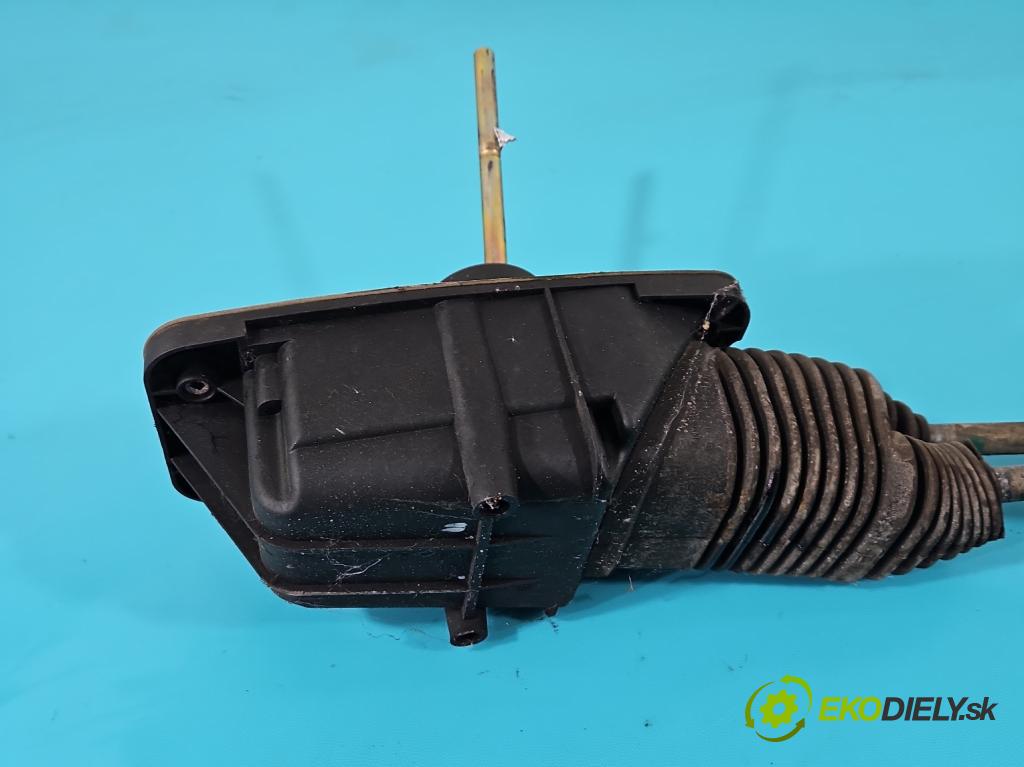 Audi A4 B6 2000-2004 1.9 TDI 131 HP manual 96 kW 1896 cm3 4- Páka: Změny: stupeň,rýchlosť 8E0711025 (Rýchlostné páky / kulisy)