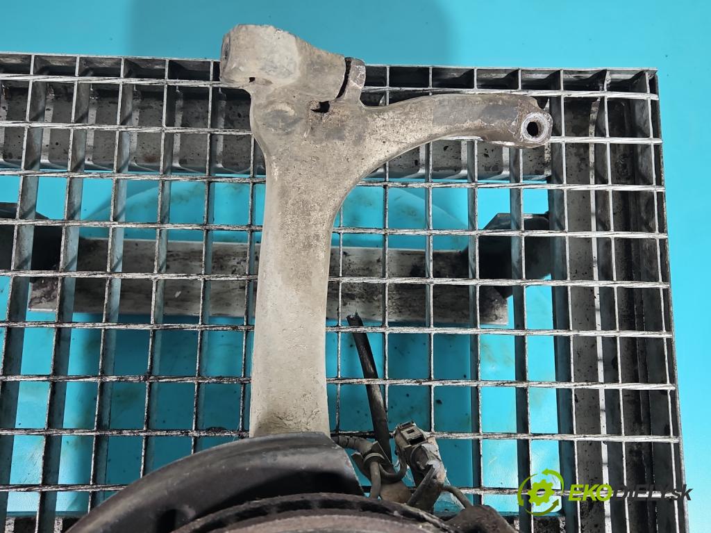 Audi A4 B6 2000-2004 1.9 TDI 131 HP manual 96 kW 1896 cm3 4- náboj ľavé  (Náboje)