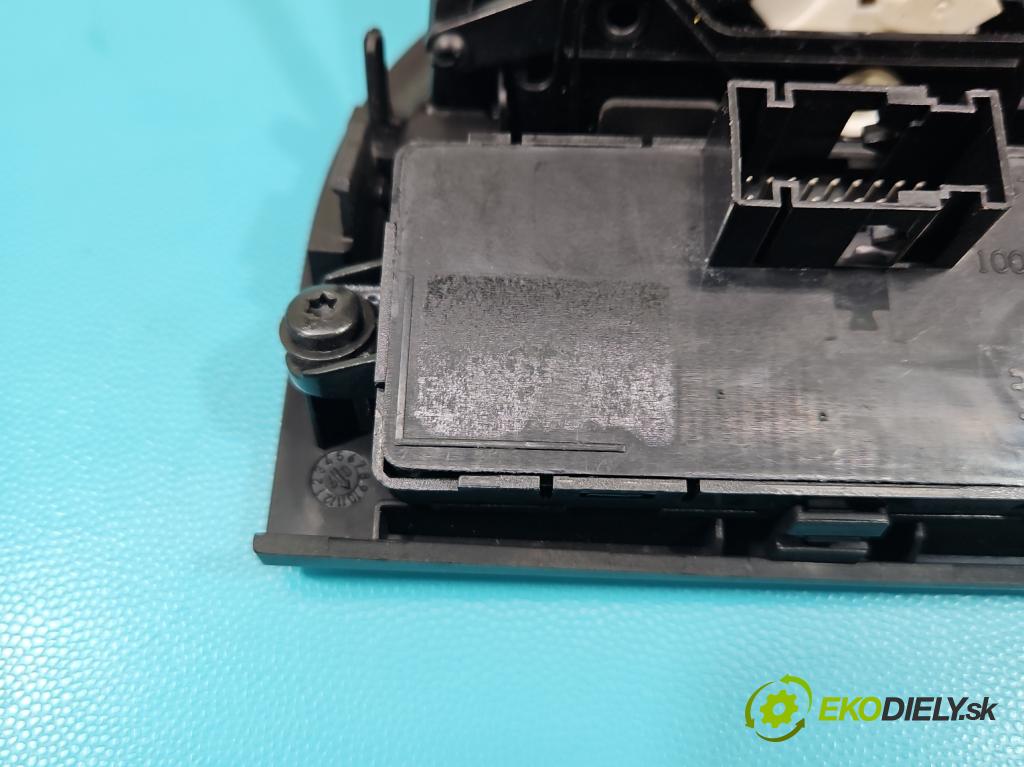 Peugeot 5008 I 2009-2017 2.0 hdi 163 HP automatic 120 kW 1997 cm3 5- Mřížka: kúrenia stredová 9686528077 (Mriežky kúrenia (fukáre))