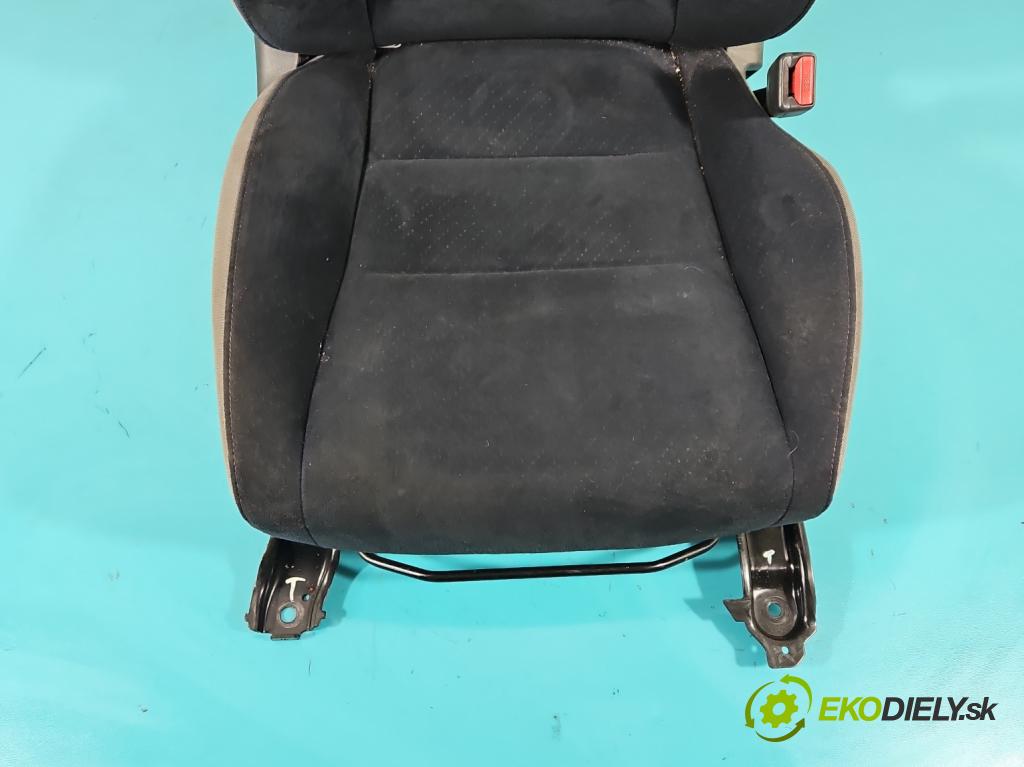 Honda Civic VIII 2006-2011 1.8 16v 140 HP manual 103 kW 1799 cm3 5- Sedačka pravý  (Sedačky, sedadlá)