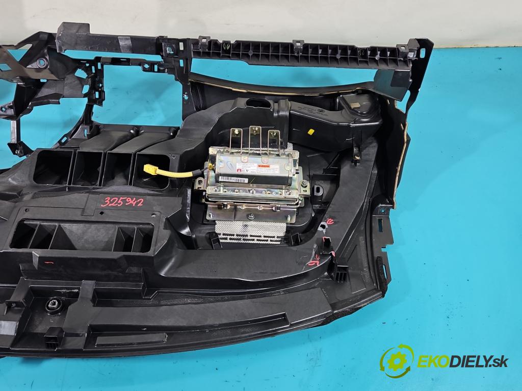 Honda Civic VIII 2006-2011 1.8 16v 140 HP manual 103 kW 1799 cm3 5- kokpit,pristrojová doska rozdeľovacia