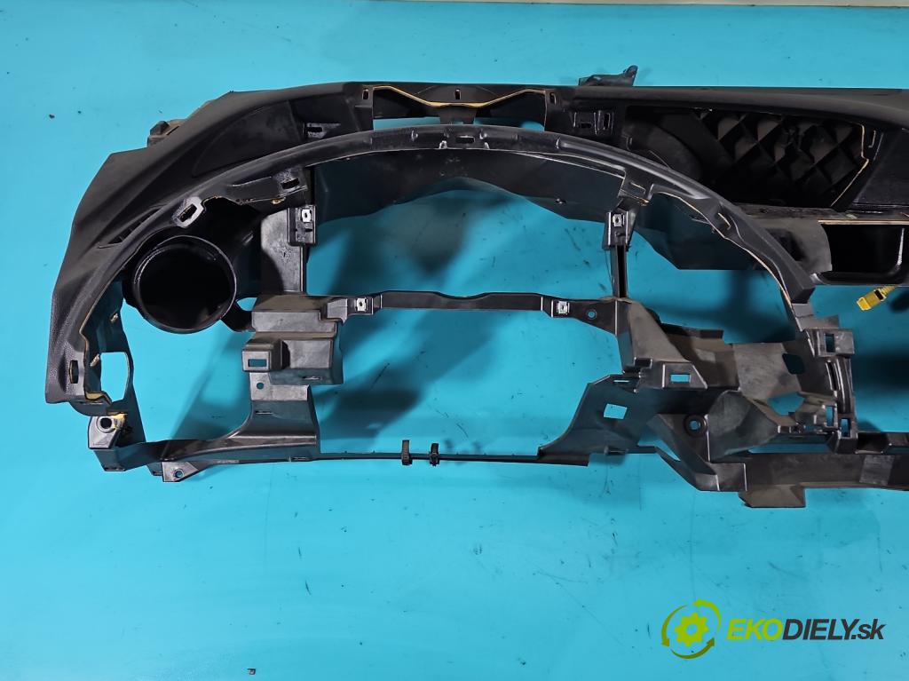 Honda Civic VIII 2006-2011 1.8 16v 140 HP manual 103 kW 1799 cm3 5- kokpit,pristrojová doska rozdeľovacia