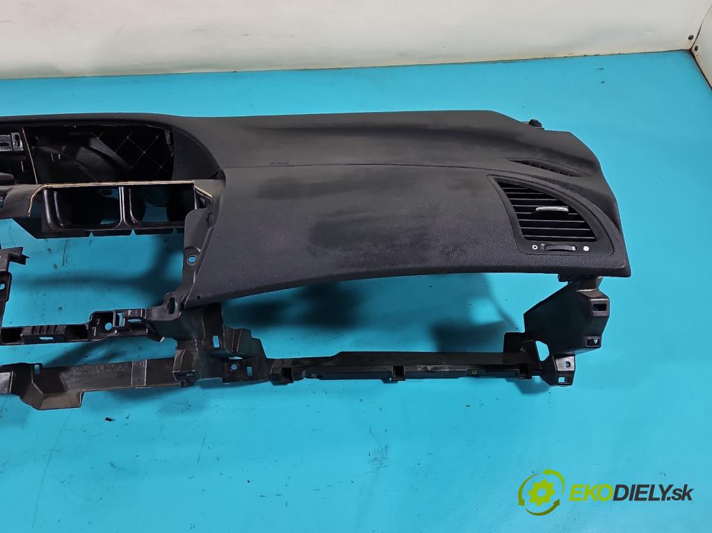 Honda Civic VIII 2006-2011 1.8 16v 140 HP manual 103 kW 1799 cm3 5- kokpit,pristrojová doska rozdeľovacia