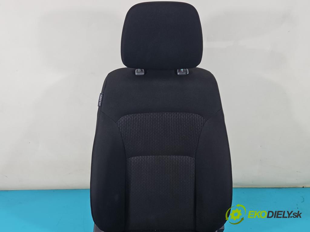 Suzuki SX4 S-Cross 2013-2021 1.4 T 129 HP manual 95 kW 1373 cm3 5- Sedačka pravý  (Sedačky, sedadlá)