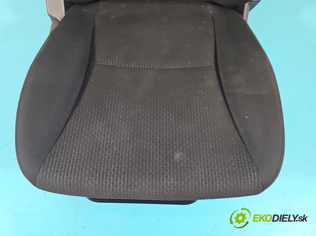 Suzuki SX4 S-Cross 2013-2021 1.4 T 129 HP manual 95 kW 1373 cm3 5- Sedačka pravý  (Sedačky, sedadlá)