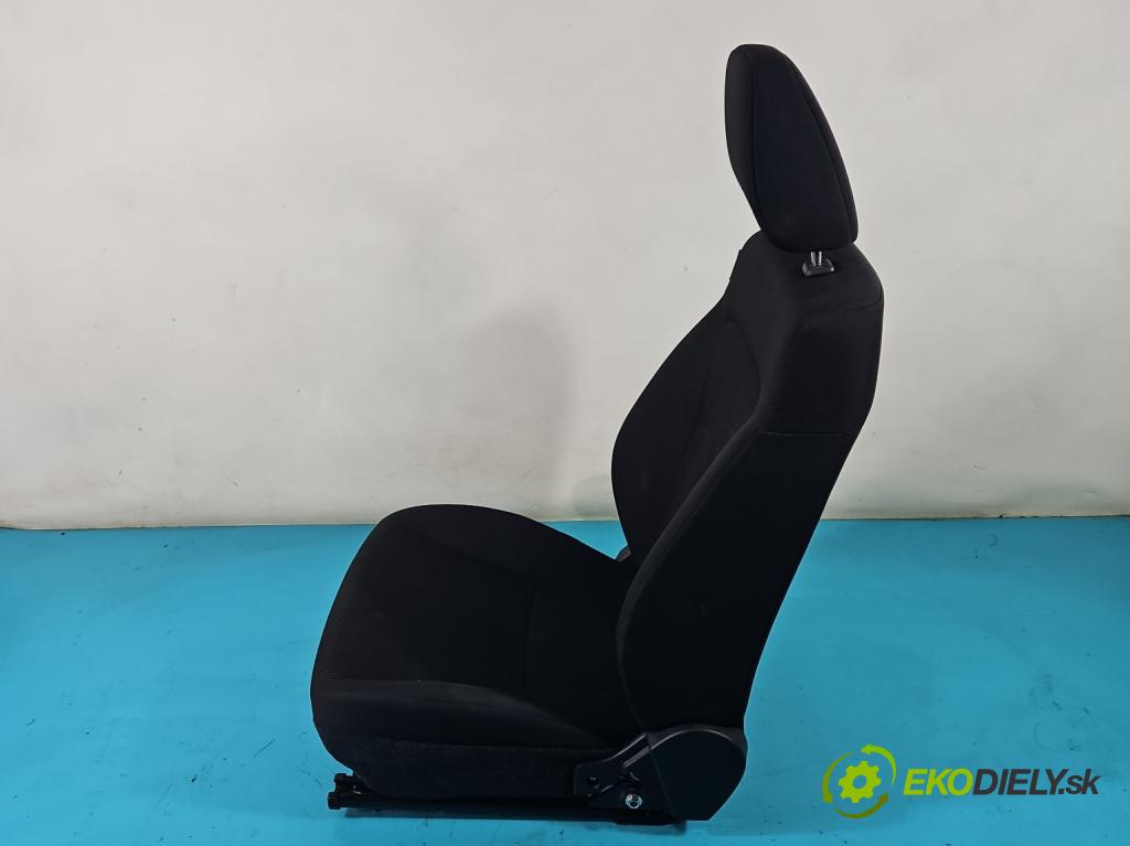 Suzuki SX4 S-Cross 2013-2021 1.4 T 129 HP manual 95 kW 1373 cm3 5- Sedačka pravý  (Sedačky, sedadlá)