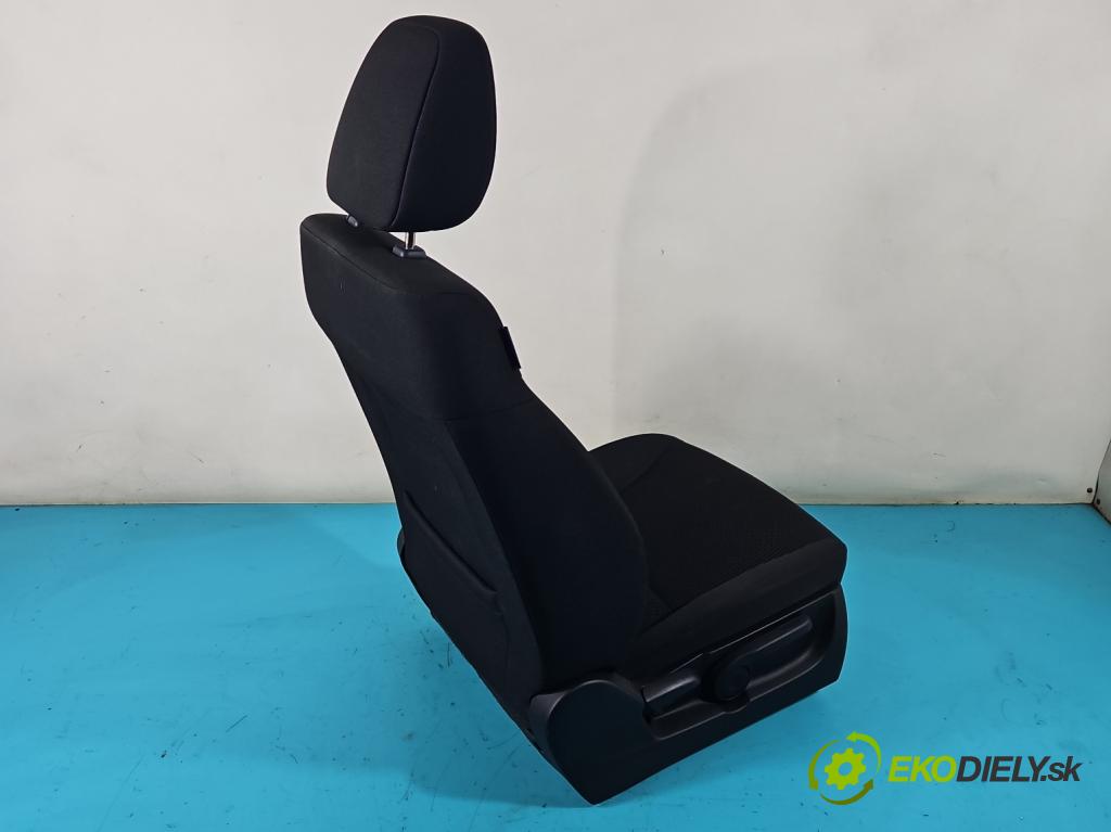 Suzuki SX4 S-Cross 2013-2021 1.4 T 129 HP manual 95 kW 1373 cm3 5- Sedačka pravý  (Sedačky, sedadlá)