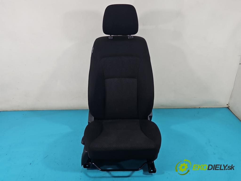 Suzuki SX4 S-Cross 2013-2021 1.4 T 129 HP manual 95 kW 1373 cm3 5- Sedačka pravý  (Sedačky, sedadlá)