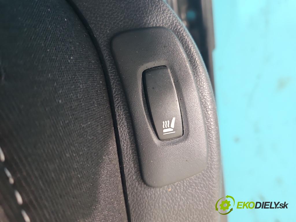 Renault Clio III 2005-2012 1,2.0 16v 101 HP manual 74 kW 1149 cm3 5- Sedačka pravý  (Sedačky, sedadlá)