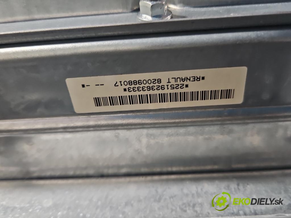 Renault Clio III 2005-2012 1,2.0 16v 101 HP manual 74 kW 1149 cm3 5- kokpit,pristrojová doska rozdeľovacia