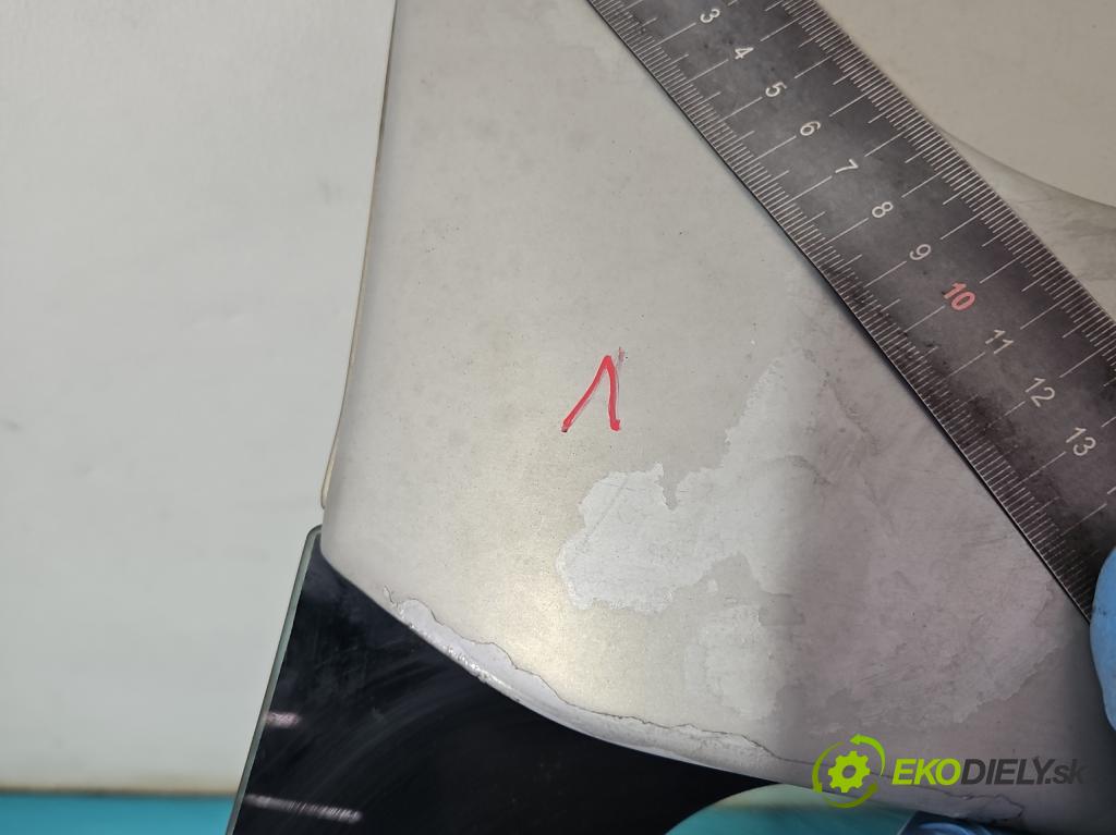 Volvo V40 I 1995-2004 1.9 TD 90 hp manual 66 kW 1870 cm3 5- zadní kufrové dveře  (Zadní kapoty)