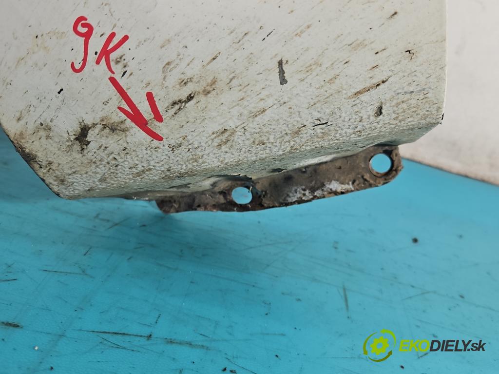 Toyota Auris I 2006-2013 1.4 D4D 90 hp manual 66 kW 1364 cm3 5- blatnik přední levý  (Predné ľavé)