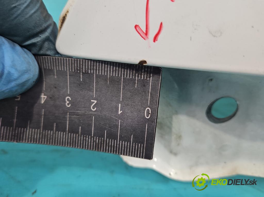 Toyota Auris I 2006-2013 1.4 D4D 90 hp manual 66 kW 1364 cm3 5- blatnik přední levý  (Predné ľavé)