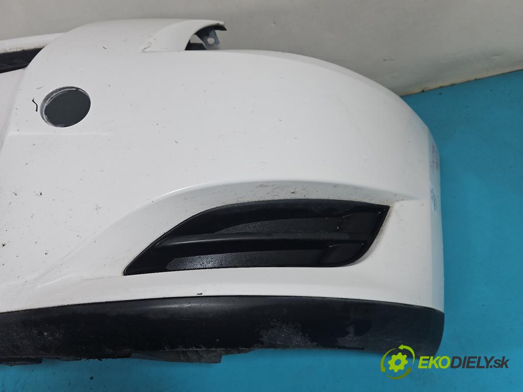 Toyota Auris I 2006-2013 1.4 D4D 90 hp manual 66 kW 1364 cm3 5- nárazník přední  (Ostatné)