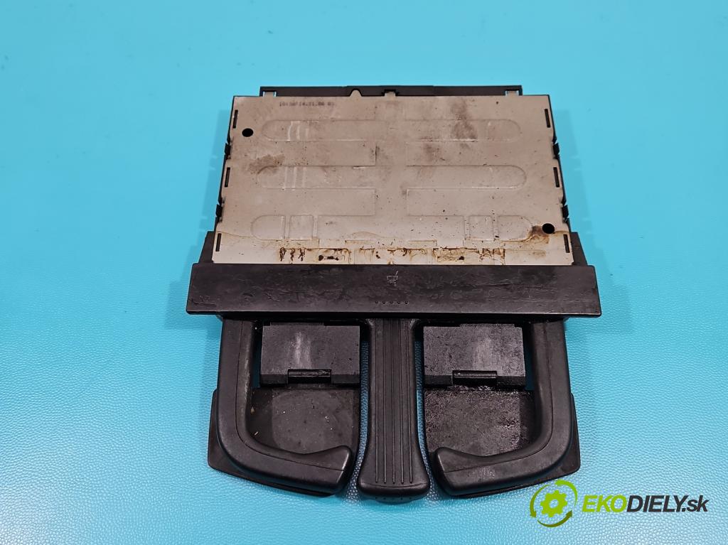 Vw Golf IV 1997-2003 1.9 sdi 68 HP manual 50 kW 1896 cm3 5- Rukojeť: na nápoje: 1J0858601B (Úchyty, držiaky na nápoje)