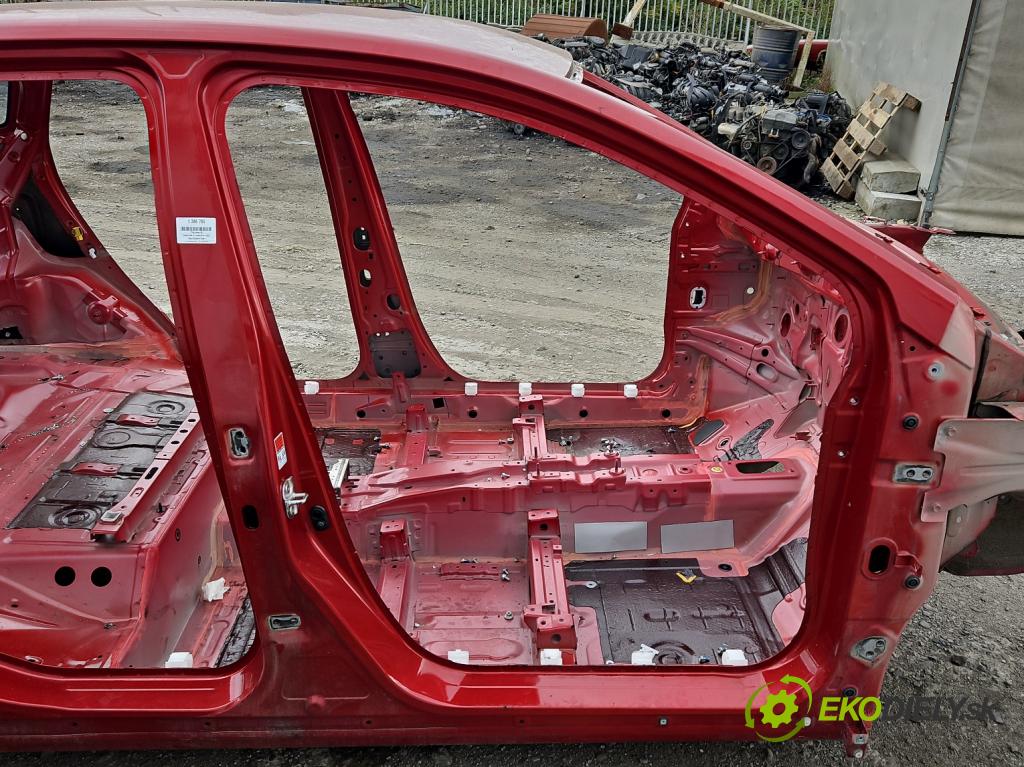 Suzuki SX4 S-Cross 2013-2021 1.4 T 129 hp manual 95 kW 1373 cm3 5- práh pravý  (Ostatní)