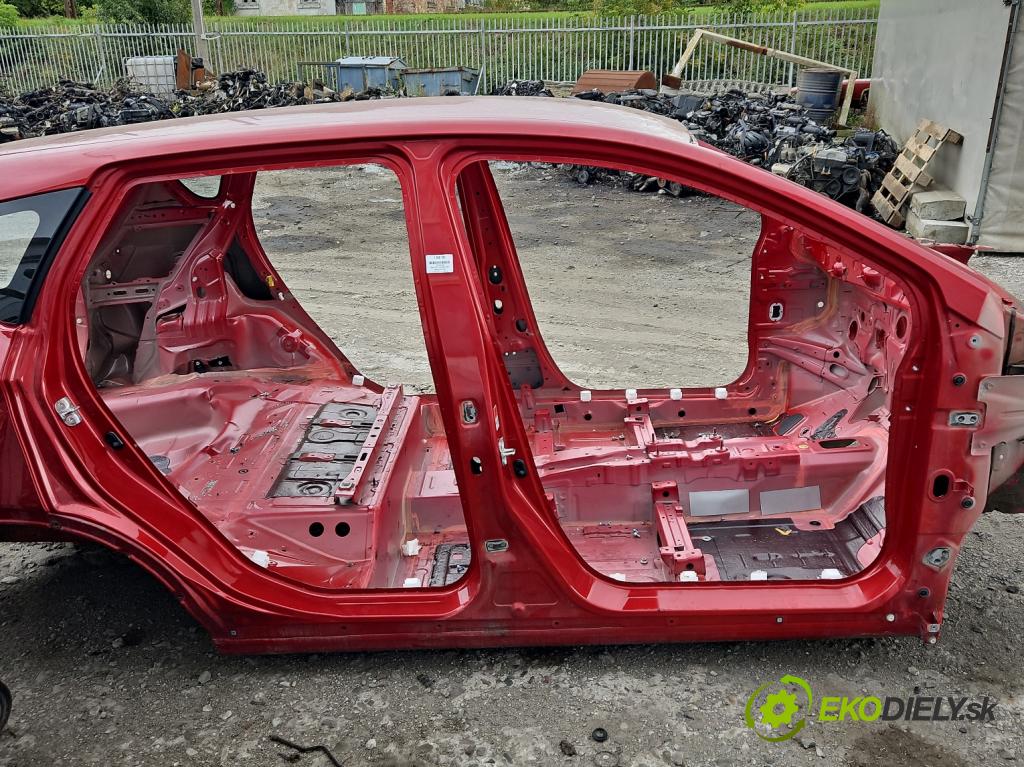 Suzuki SX4 S-Cross 2013-2021 1.4 T 129 hp manual 95 kW 1373 cm3 5- práh pravý  (Ostatní)