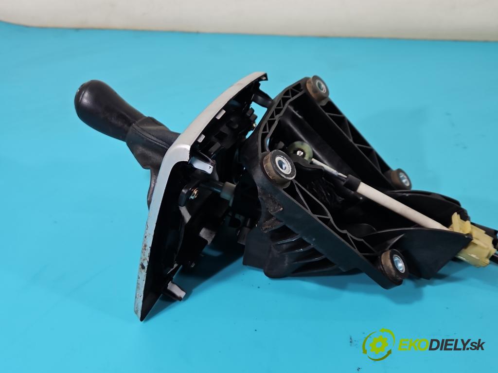 Mazda 5  2005-2010 1.8 16V 116 HP manual 85 kW 1798 cm3 5- Páka: Změny: stupeň,rýchlosť  (Rýchlostné páky / kulisy)