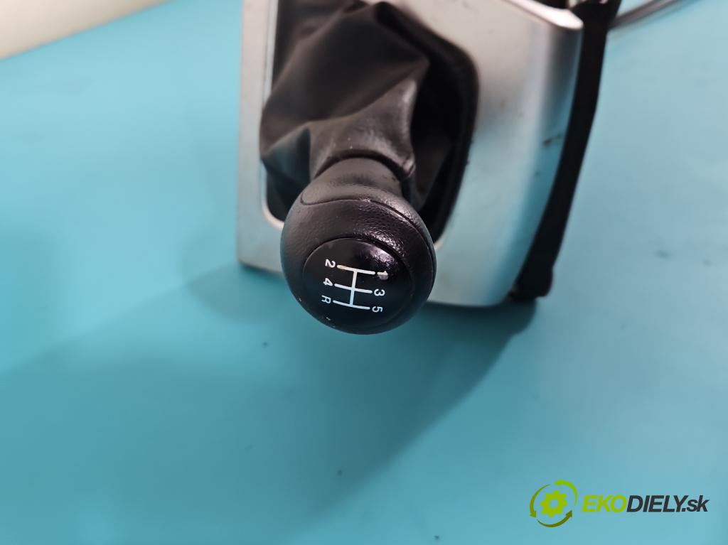 Mazda 5  2005-2010 1.8 16V 116 HP manual 85 kW 1798 cm3 5- Páka: Změny: stupeň,rýchlosť  (Rýchlostné páky / kulisy)