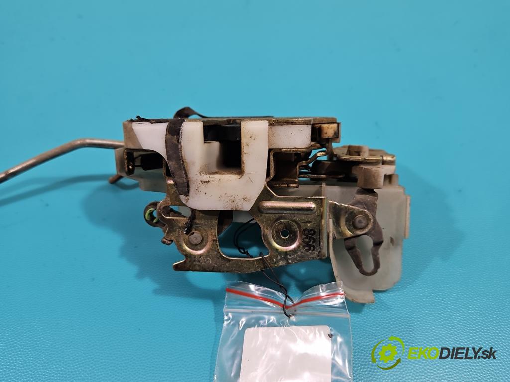 Mitsubishi L200 1996-2007 2.5d 75 hp manual 55 kW 2477 cm3 5- zámek přední pravý