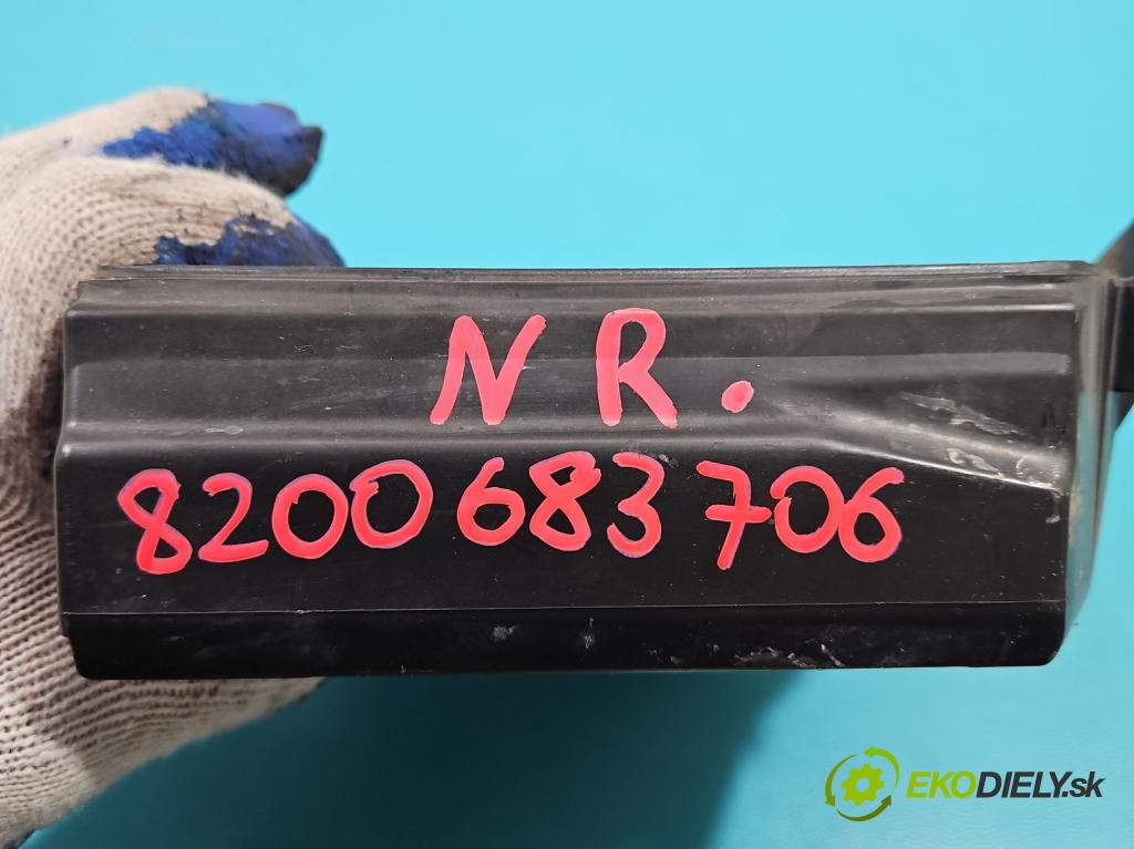 Renault Clio III 2005-2012 1,2.0 16v 101 hp manual 74 kW 1149 cm3 5- skříňka pojistková 8200683706 (Pojistkové skříňky)