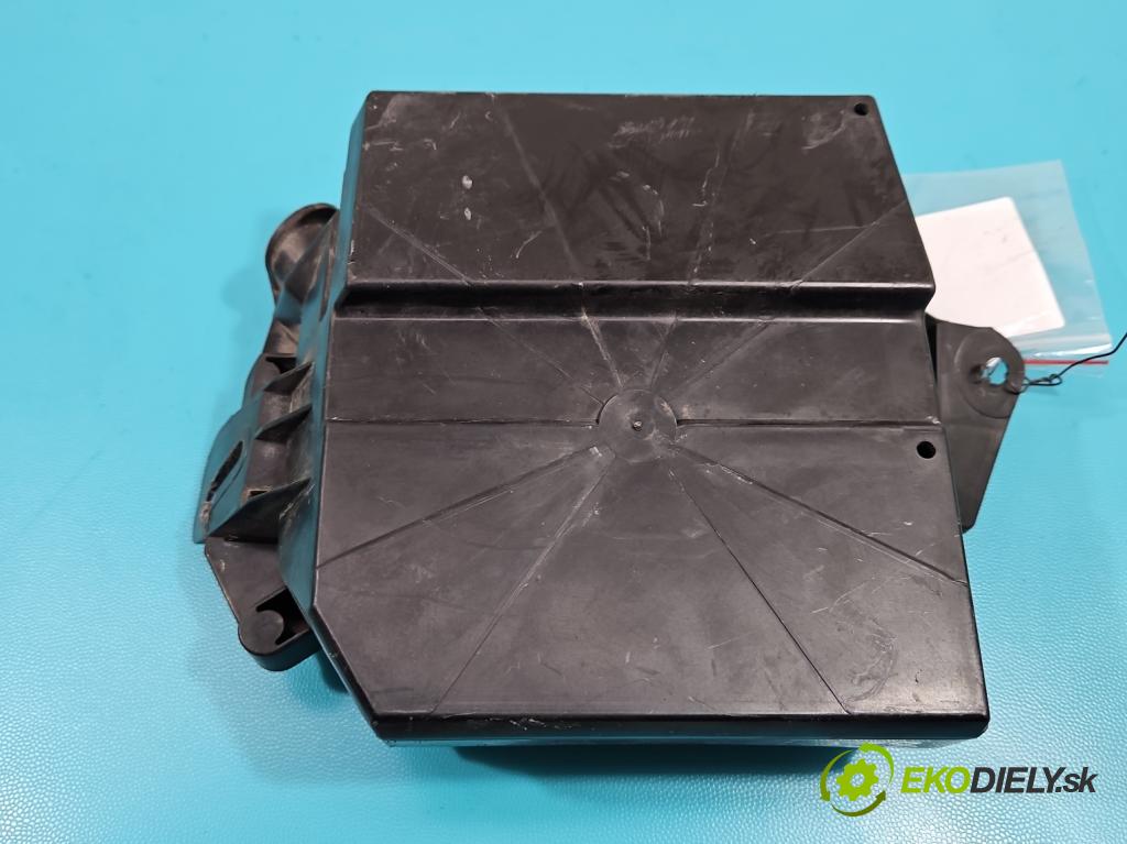 Renault Clio III 2005-2012 1,2.0 16v 101 hp manual 74 kW 1149 cm3 5- skříňka pojistková 8200683706 (Pojistkové skříňky)