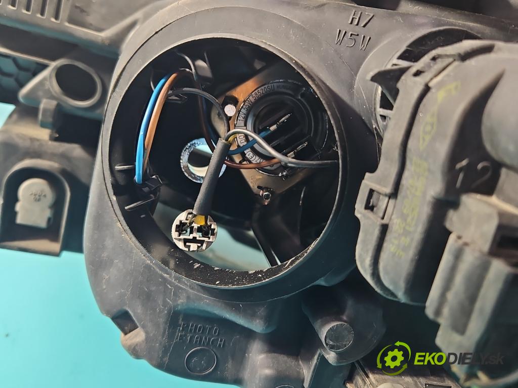 Renault Clio III 2005-2012 1,2.0 16v 101 HP manual 74 kW 1149 cm3 5- Reflektor: pravý 8200892498 (Pravé)