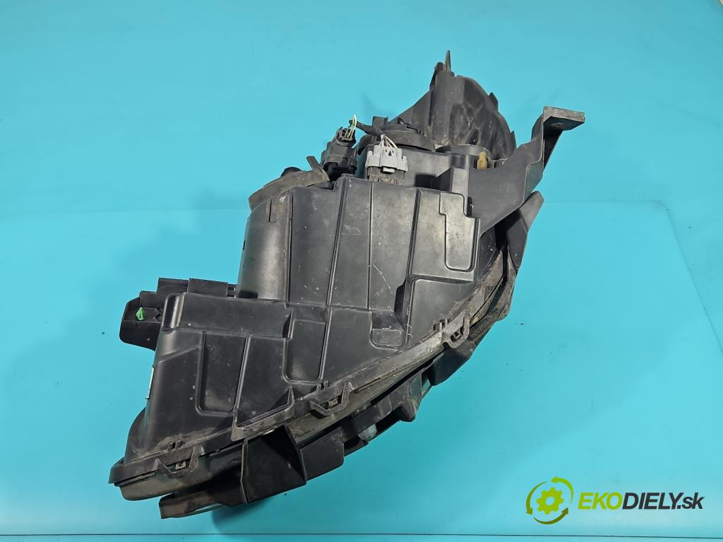 Renault Clio III 2005-2012 1,2.0 16v 101 HP manual 74 kW 1149 cm3 5- Reflektor: pravý 8200892498 (Pravé)