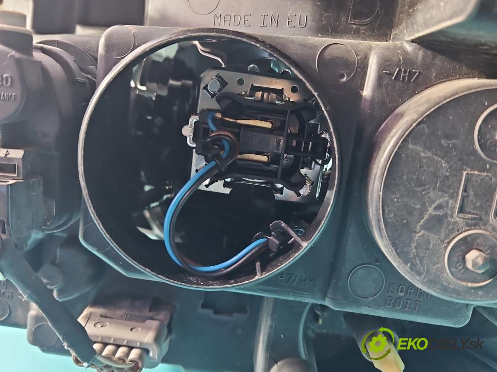 Renault Clio III 2005-2012 1,2.0 16v 101 HP manual 74 kW 1149 cm3 5- Reflektor: pravý 8200892498 (Pravé)