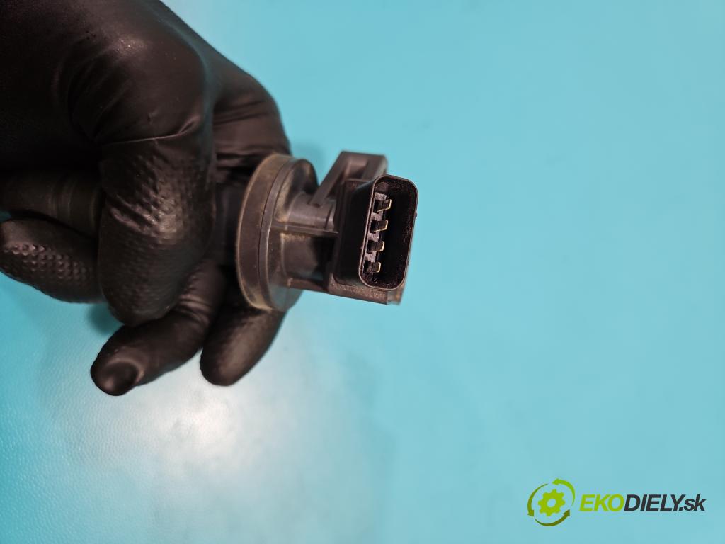 Peugeot 107 1.0 68 HP manual 50 kW 998 cm3 3- cievka zapaľovacia 90080-19015 (Zapaľovacie cievky, moduly)