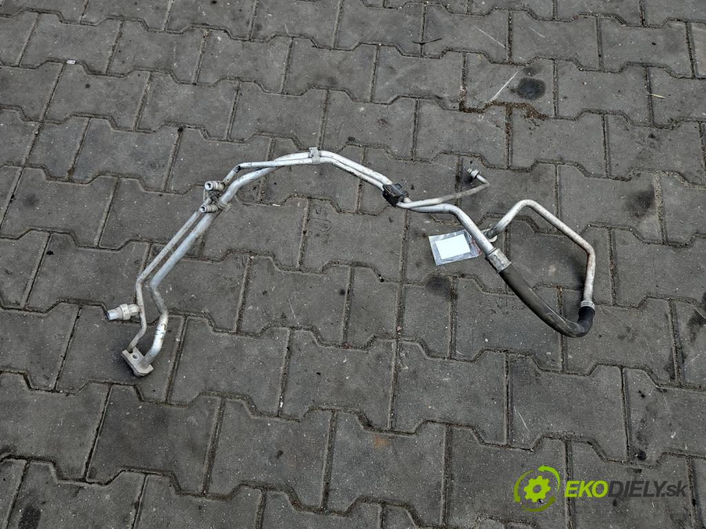 Peugeot 107 1.0 68 HP manual 50 kW 998 cm3 3- rúrka klimatizácie 