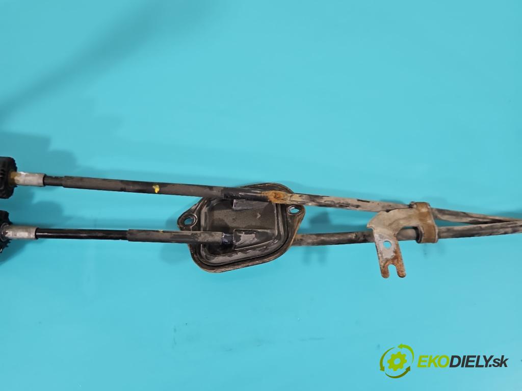 Peugeot 107 1.0 68 HP manual 50 kW 998 cm3 3- Páka: Změny: stupeň,rýchlosť 112101942 (Rýchlostné páky / kulisy)