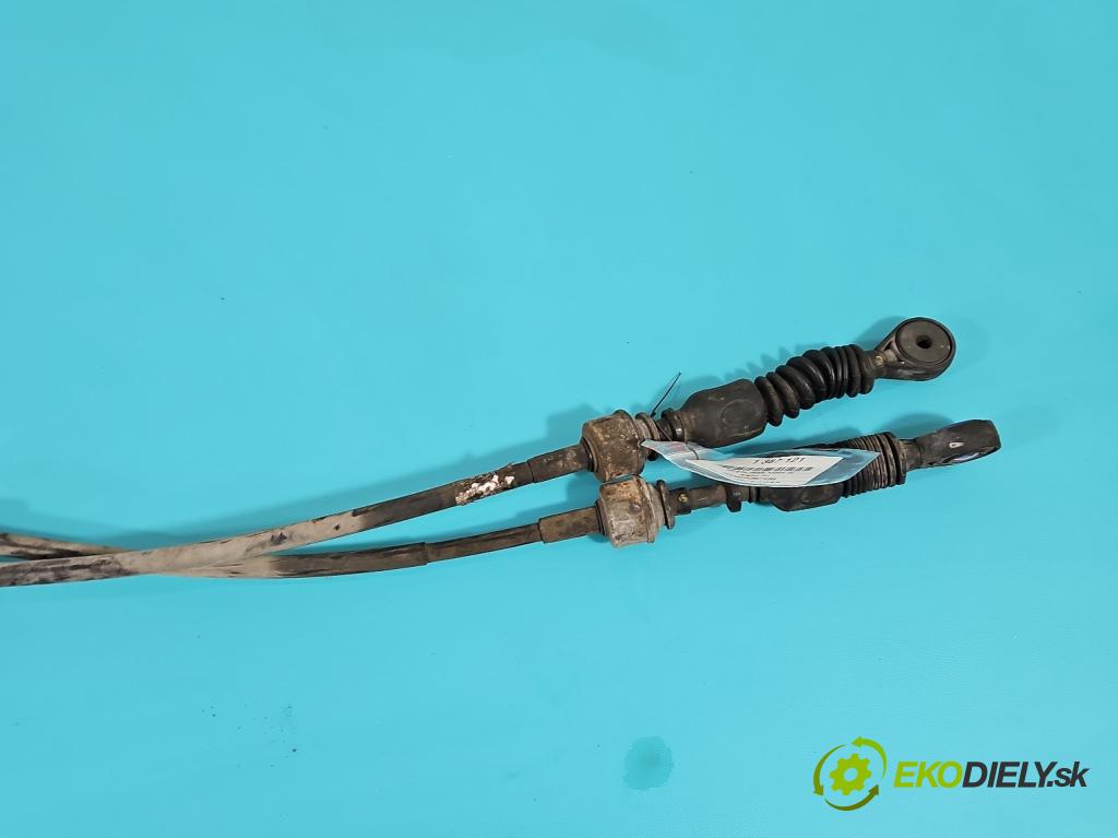 Peugeot 107 1.0 68 HP manual 50 kW 998 cm3 3- Páka: Změny: stupeň,rýchlosť 112101942 (Rýchlostné páky / kulisy)