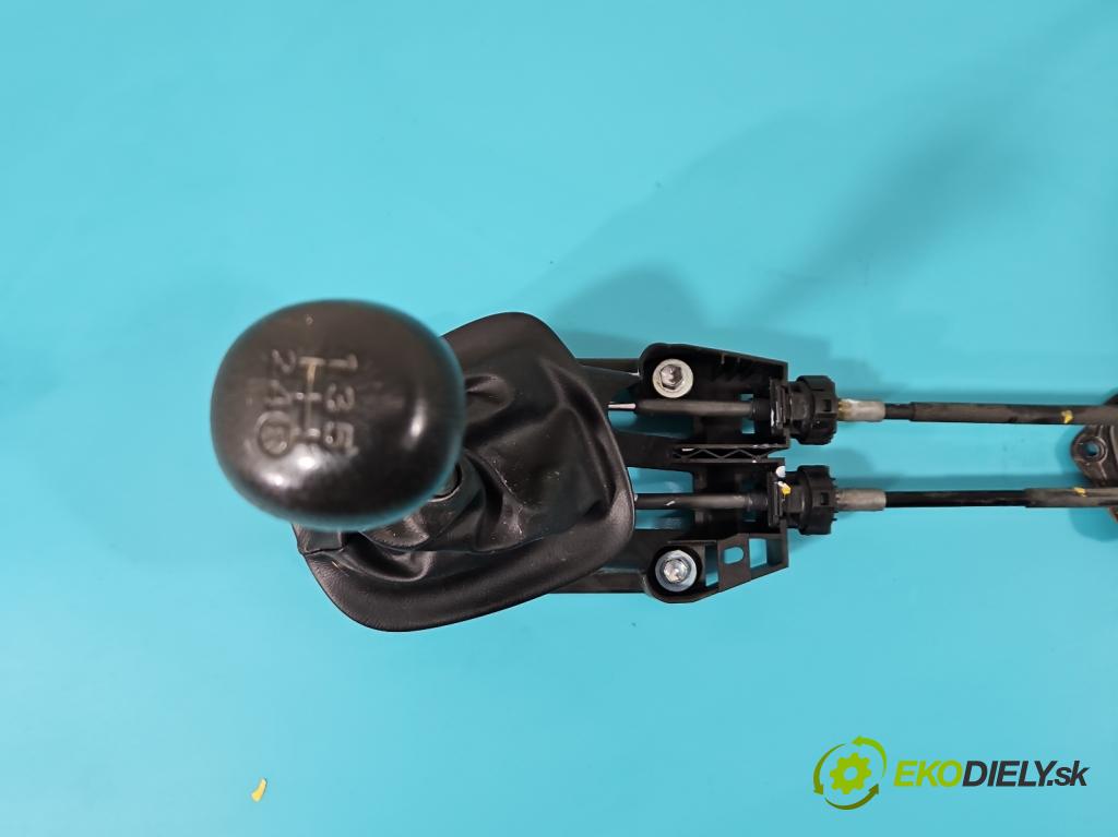 Peugeot 107 1.0 68 HP manual 50 kW 998 cm3 3- Páka: Změny: stupeň,rýchlosť 112101942 (Rýchlostné páky / kulisy)