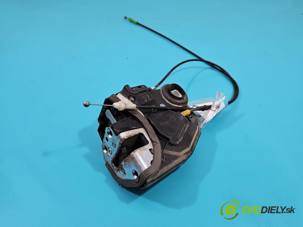Toyota Auris I 2006-2013 1.4 D4D 90 hp manual 66 kW 1364 cm3 5- zámek zadní pravý 7020611