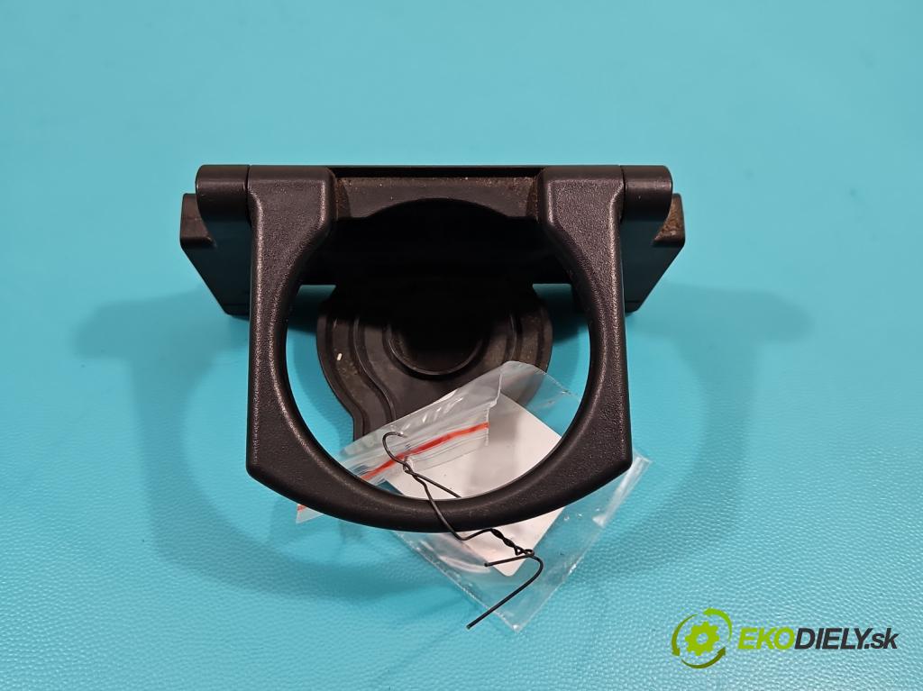 Toyota Auris I 2006-2013 1.4 D4D 90 HP manual 66 kW 1364 cm3 5- Rukojeť: na nápoje:  (Úchyty, držiaky na nápoje)