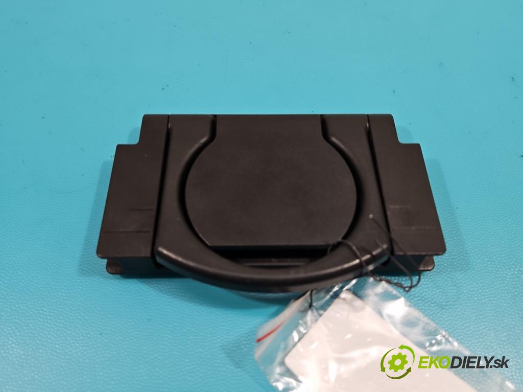 Toyota Auris I 2006-2013 1.4 D4D 90 HP manual 66 kW 1364 cm3 5- Rukojeť: na nápoje:  (Úchyty, držiaky na nápoje)