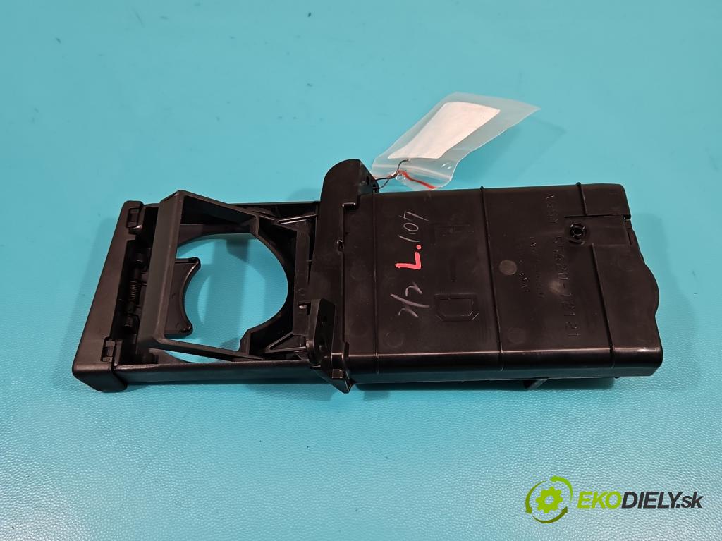 Toyota Auris I 2006-2013 1.4 D4D 90 HP manual 66 kW 1364 cm3 5- Rukojeť: na nápoje:  (Úchyty, držiaky na nápoje)