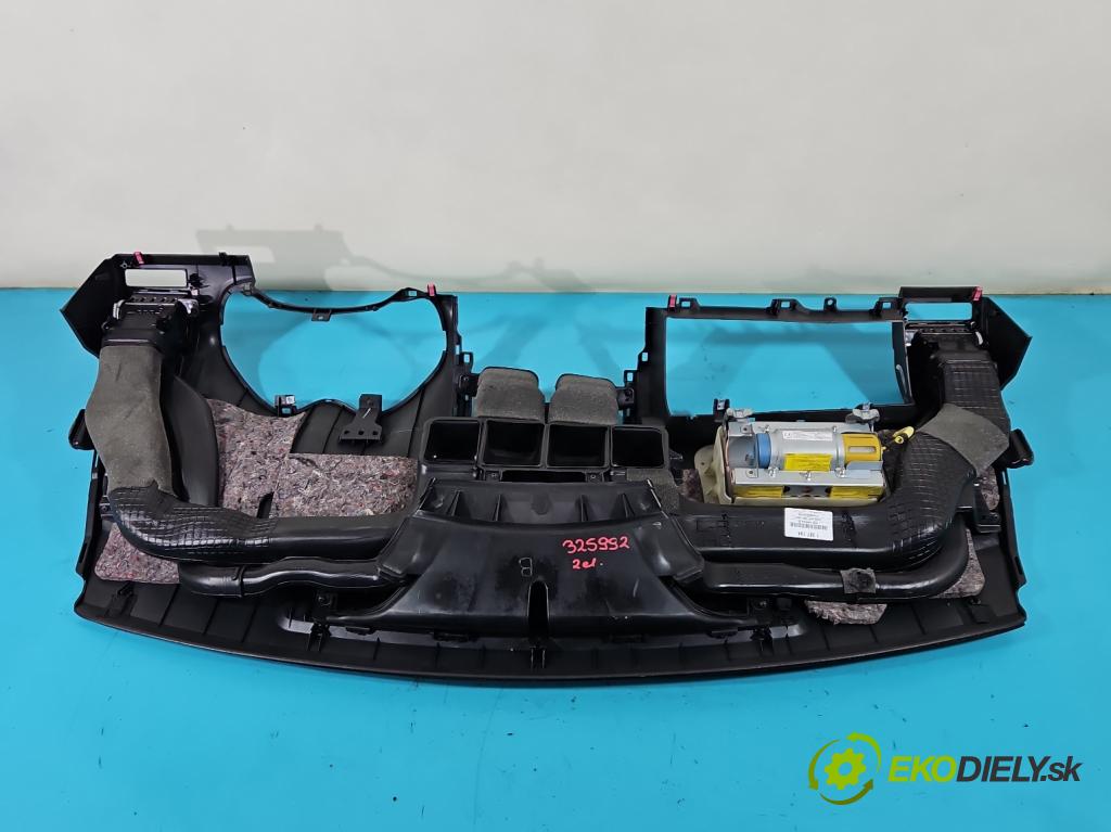 Toyota Auris I 2006-2013 1.4 D4D 90 HP manual 66 kW 1364 cm3 5- kokpit,pristrojová doska rozdeľovacia