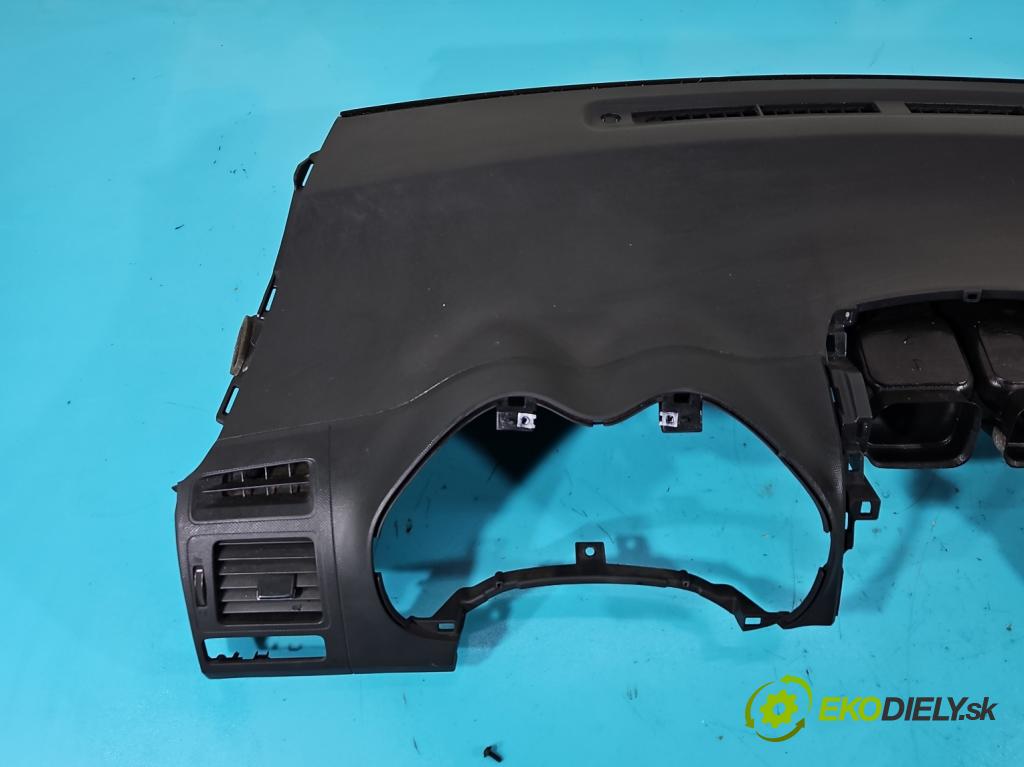 Toyota Auris I 2006-2013 1.4 D4D 90 HP manual 66 kW 1364 cm3 5- kokpit,pristrojová doska rozdeľovacia