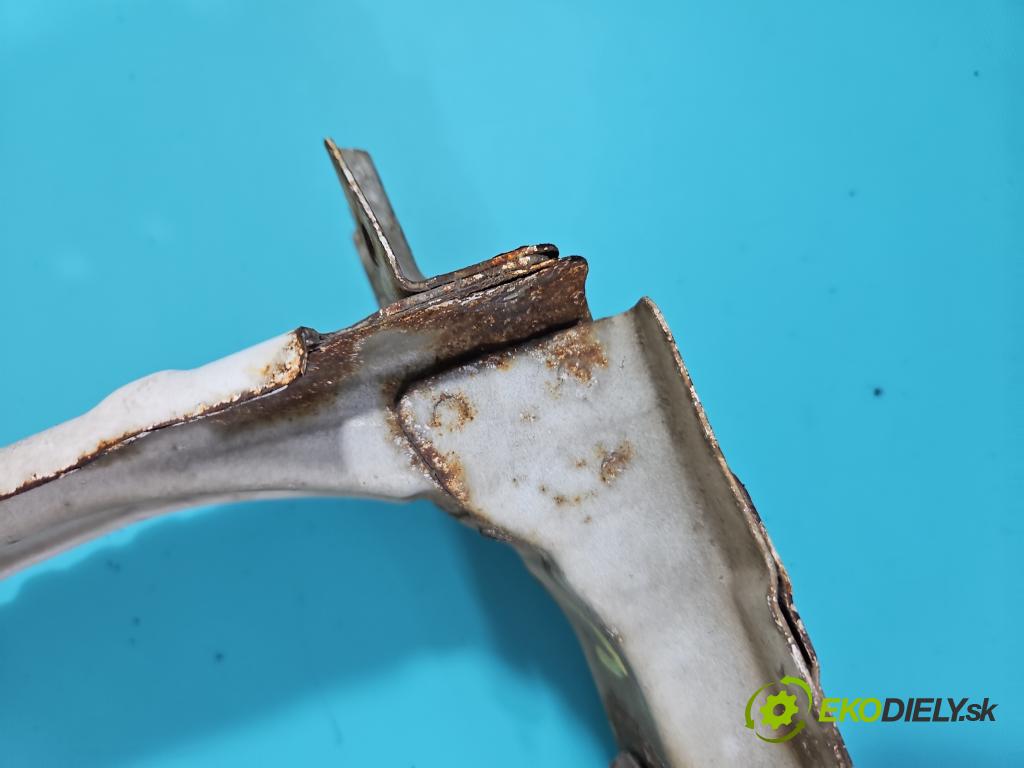 Toyota Auris I 2006-2013 1.4 D4D 90 hp manual 66 kW 1364 cm3 5- stěna přední  (Výztuhy přední)