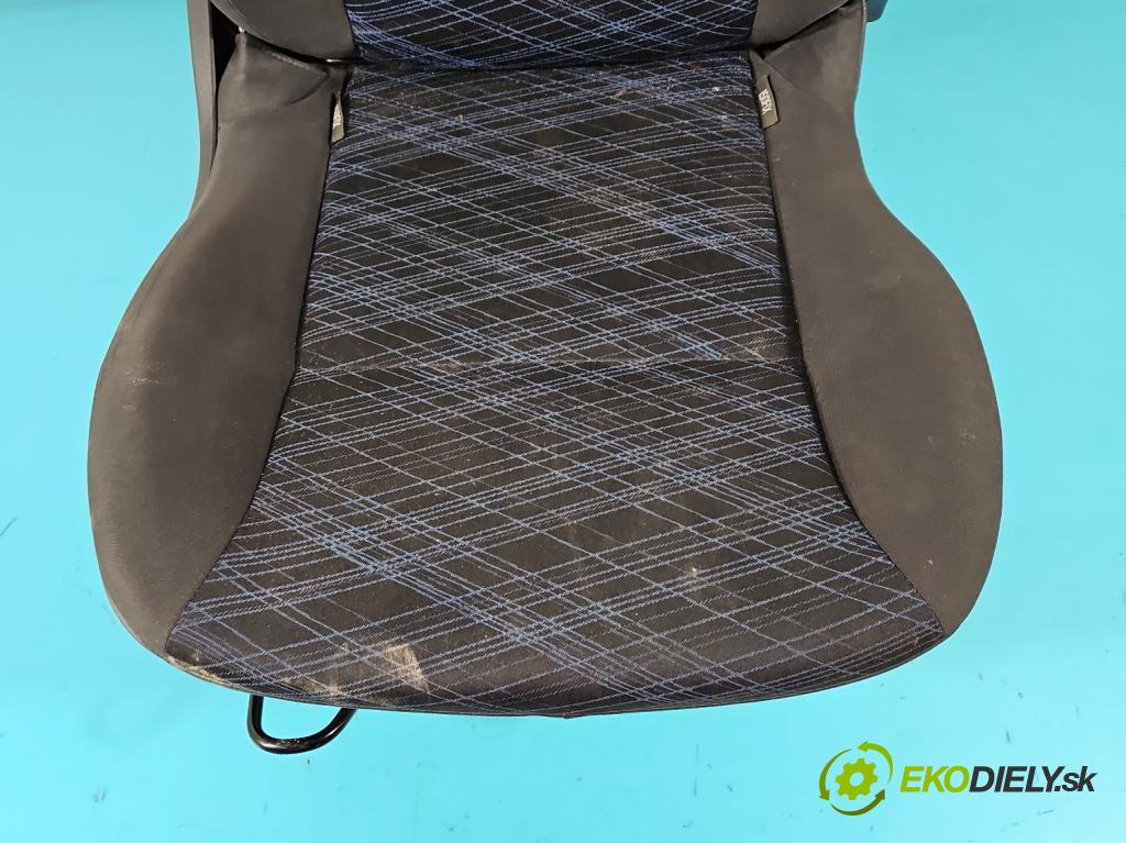 Renault Clio III 2005-2012 1,2.0 16V 75 HP manual 55 kW 1149 cm3 3- Sedačka pravý  (Sedačky, sedadlá)