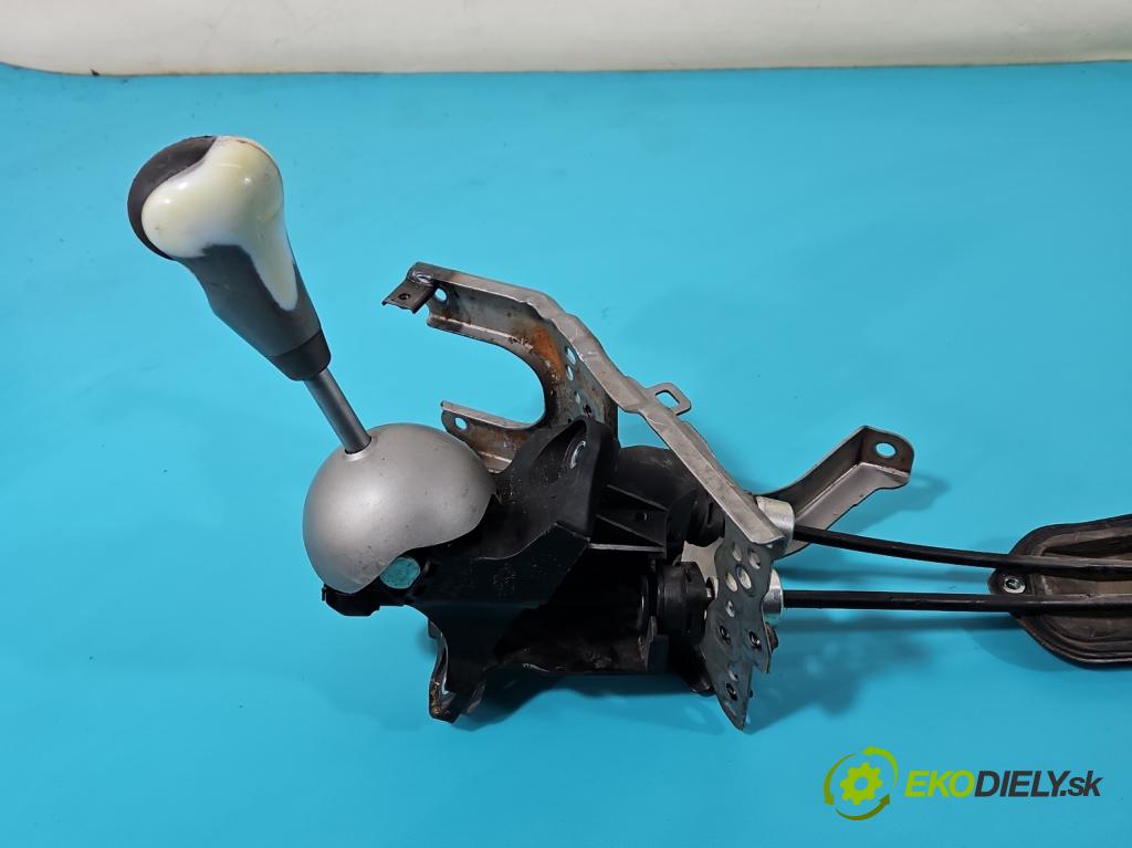 Honda Civic VIII 2006-2011 1.8 16v 140 HP manual 103 kW 1799 cm3 5- Páka: Změny: stupeň,rýchlosť  (Rýchlostné páky / kulisy)