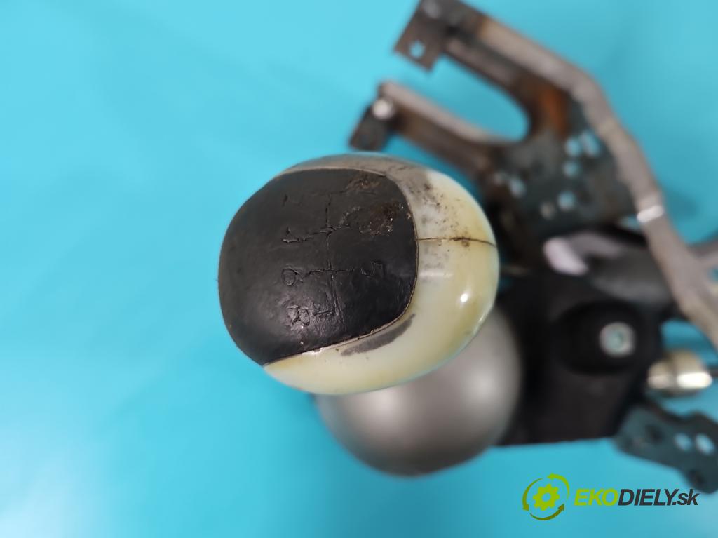 Honda Civic VIII 2006-2011 1.8 16v 140 HP manual 103 kW 1799 cm3 5- Páka: Změny: stupeň,rýchlosť  (Rýchlostné páky / kulisy)