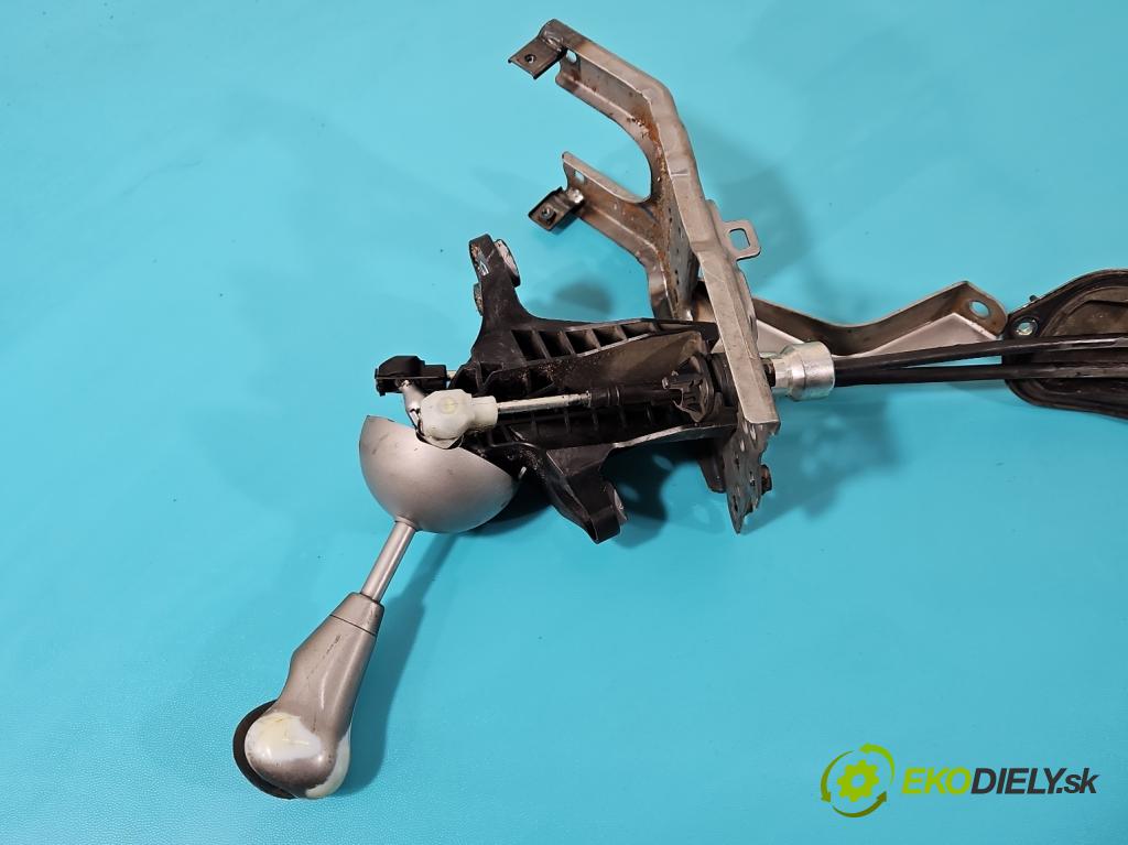 Honda Civic VIII 2006-2011 1.8 16v 140 HP manual 103 kW 1799 cm3 5- Páka: Změny: stupeň,rýchlosť  (Rýchlostné páky / kulisy)