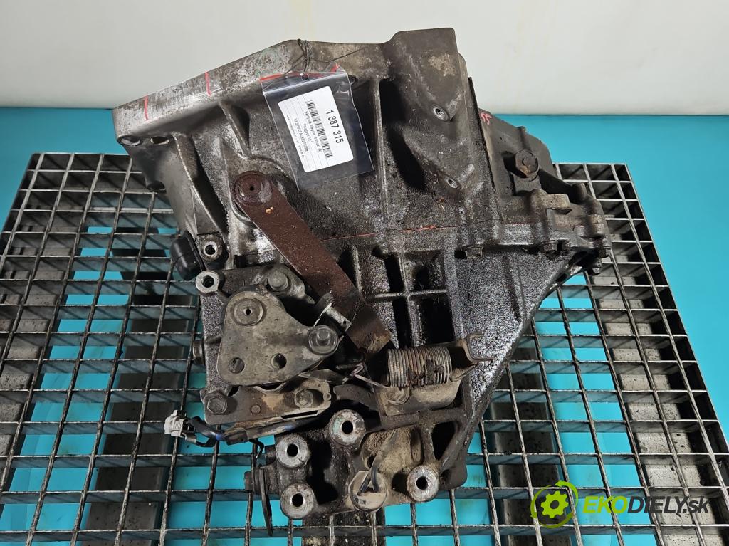 Peugeot 107 1.0 68 HP manual 50 kW 998 cm3 3- prevodovka stupeň,rýchlosť manual 20TT01