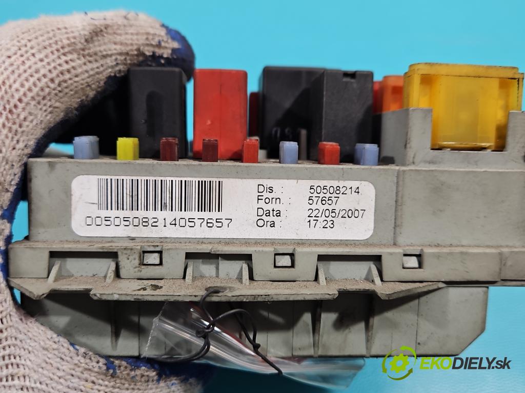 Alfa romeo 159 1.9 jtd 116 hp manual 85 kW 1910 cm3 5- skříňka pojistková 50508214 (Pojistkové skříňky)