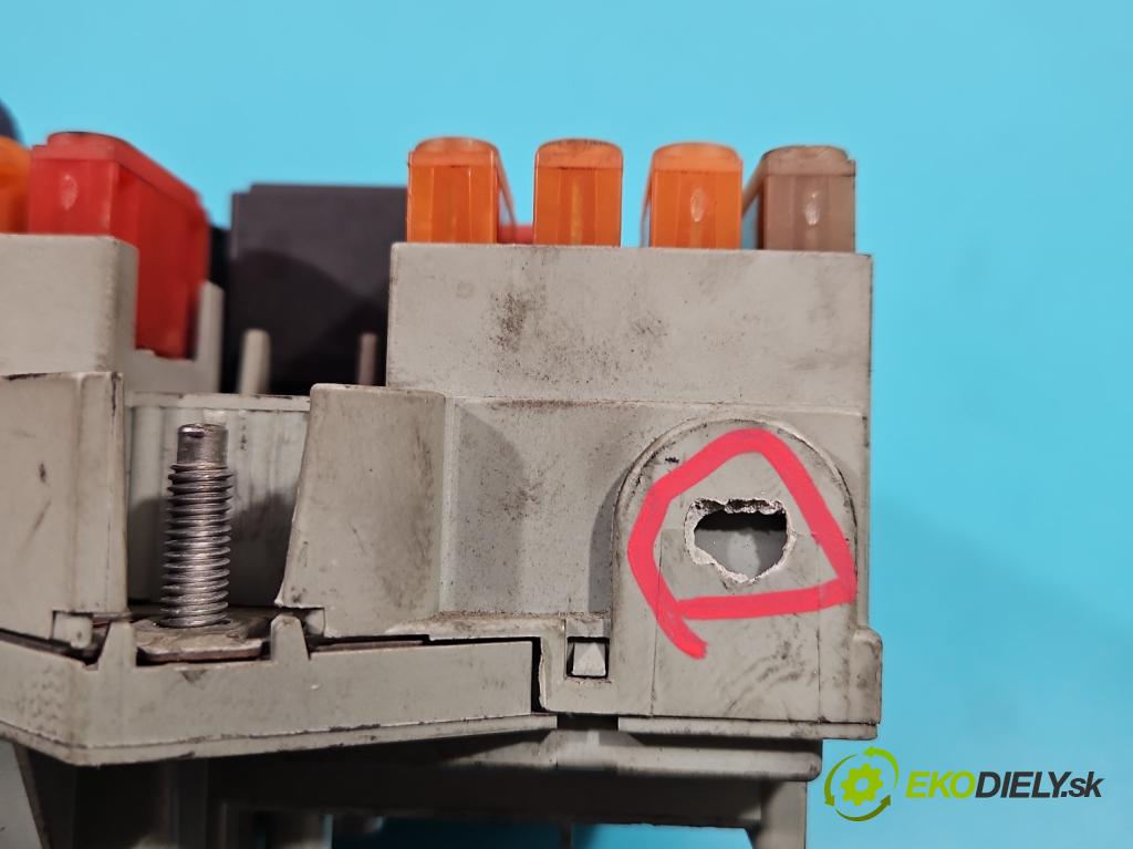 Alfa romeo 159 1.9 jtd 116 hp manual 85 kW 1910 cm3 5- skříňka pojistková 50508214 (Pojistkové skříňky)